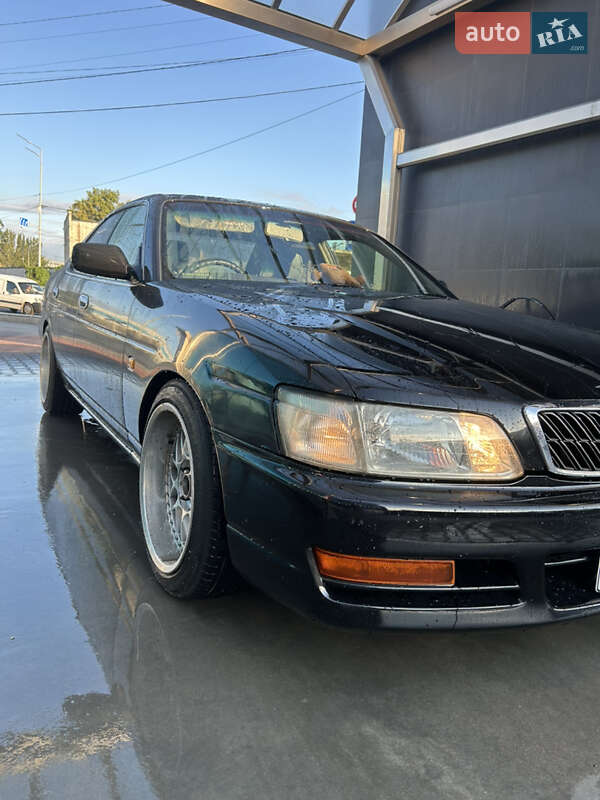 Седан Nissan Laurel 2001 в Киеве