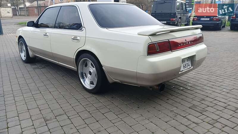 Седан Nissan Laurel 1993 в Одесі