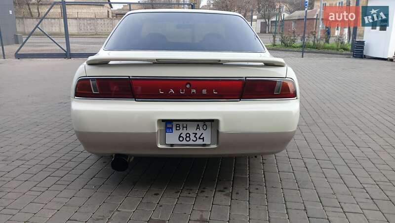 Седан Nissan Laurel 1993 в Одесі