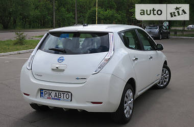 Хэтчбек Nissan Leaf 2015 в Киеве