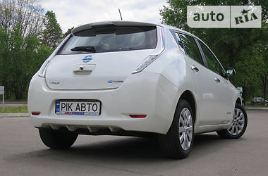 Хэтчбек Nissan Leaf 2015 в Киеве