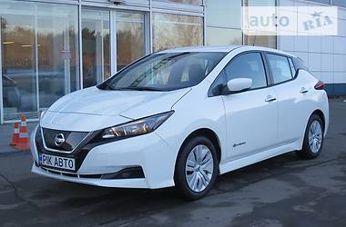 Хэтчбек Nissan Leaf 2018 в Киеве