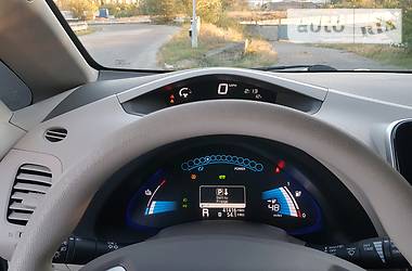 Хэтчбек Nissan Leaf 2011 в Днепре