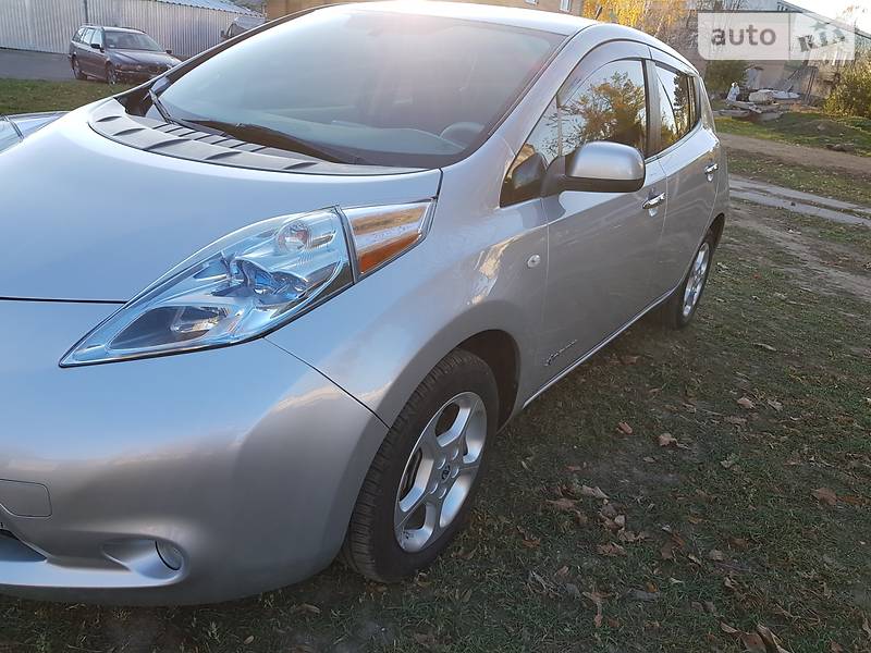 Хэтчбек Nissan Leaf 2012 в Одессе