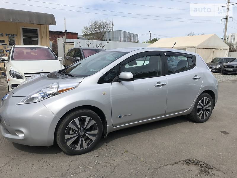 Хэтчбек Nissan Leaf 2013 в Одессе