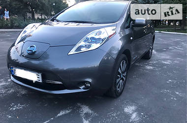 Хэтчбек Nissan Leaf 2014 в Покровске