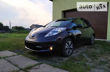 Хетчбек Nissan Leaf 2014 в Вараші