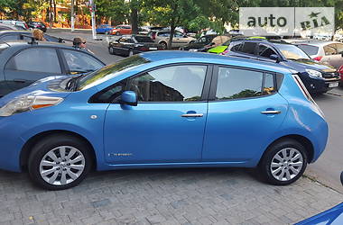 Хетчбек Nissan Leaf 2013 в 