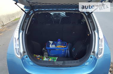 Хетчбек Nissan Leaf 2013 в 