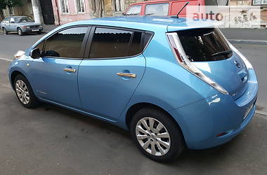 Хетчбек Nissan Leaf 2013 в 
