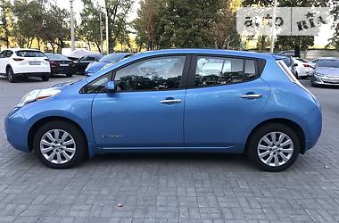 Хетчбек Nissan Leaf 2013 в Дніпрі