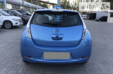 Хетчбек Nissan Leaf 2013 в Дніпрі