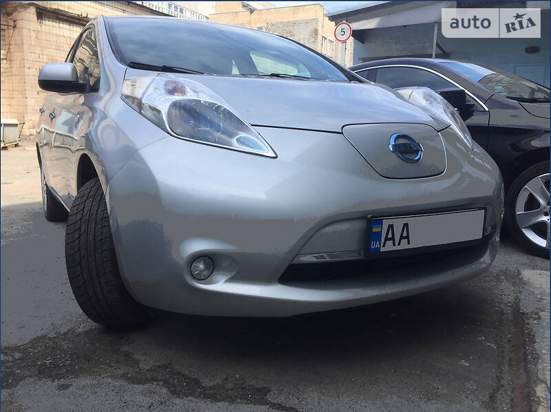 Хэтчбек Nissan Leaf 2013 в Киеве