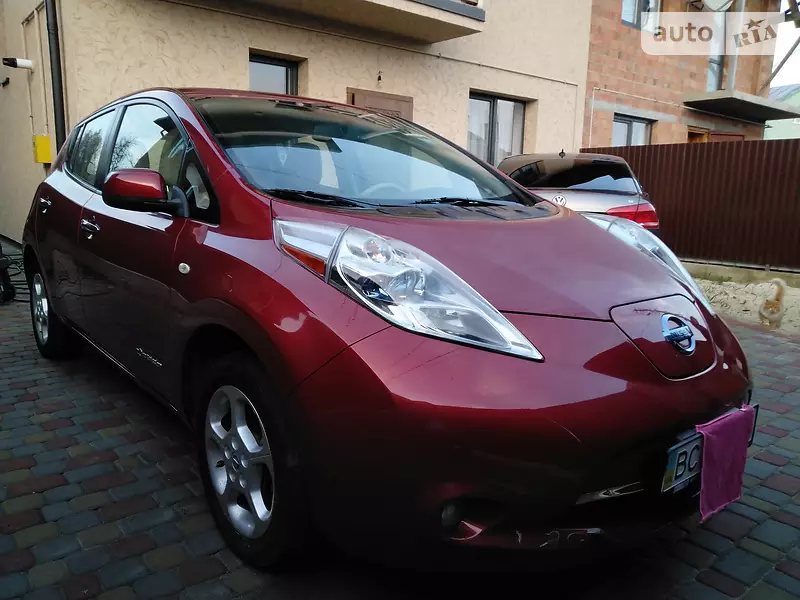 Хетчбек Nissan Leaf 2011 в 