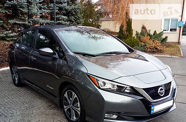 Хэтчбек Nissan Leaf 2018 в Киеве