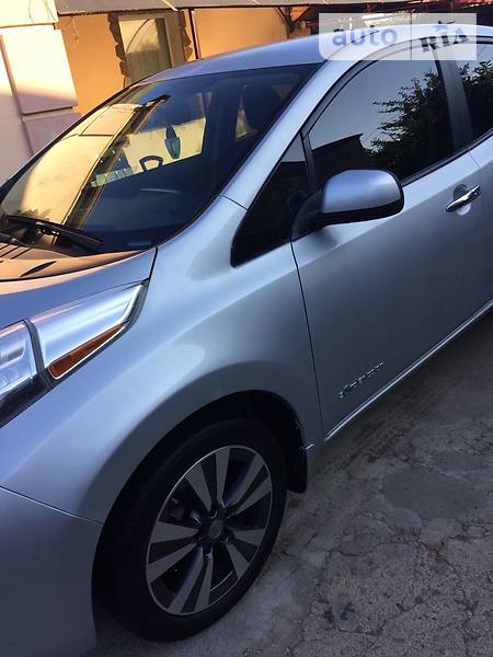 Хетчбек Nissan Leaf 2015 в Києві