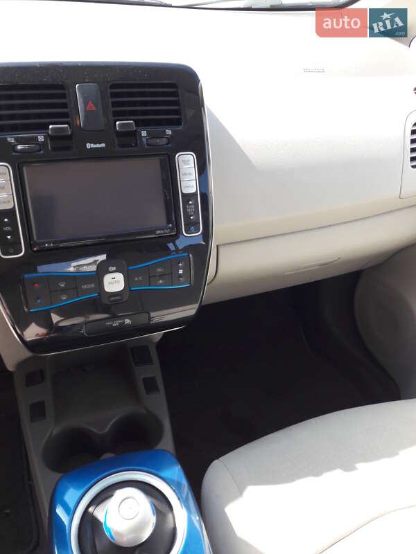 Хетчбек Nissan Leaf 2011 в Миколаєві
