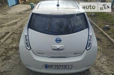 Хетчбек Nissan Leaf 2014 в 