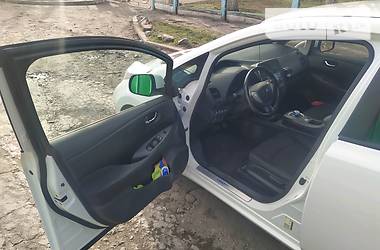 Хетчбек Nissan Leaf 2014 в 