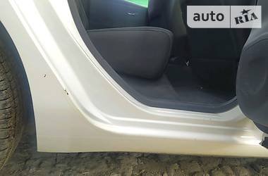 Хетчбек Nissan Leaf 2014 в 