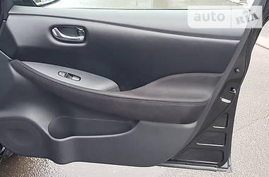Хетчбек Nissan Leaf 2013 в 