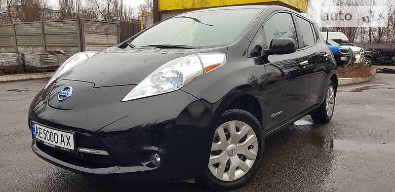 Хетчбек Nissan Leaf 2013 в 
