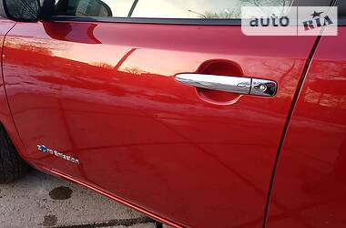 Хетчбек Nissan Leaf 2012 в 