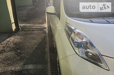 Хэтчбек Nissan Leaf 2012 в Черновцах