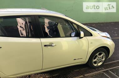 Хетчбек Nissan Leaf 2012 в 