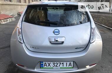Хетчбек Nissan Leaf 2016 в 