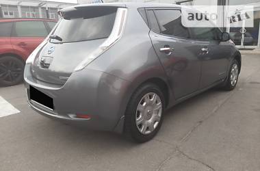Хетчбек Nissan Leaf 2015 в 
