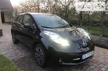 Хетчбек Nissan Leaf 2015 в 