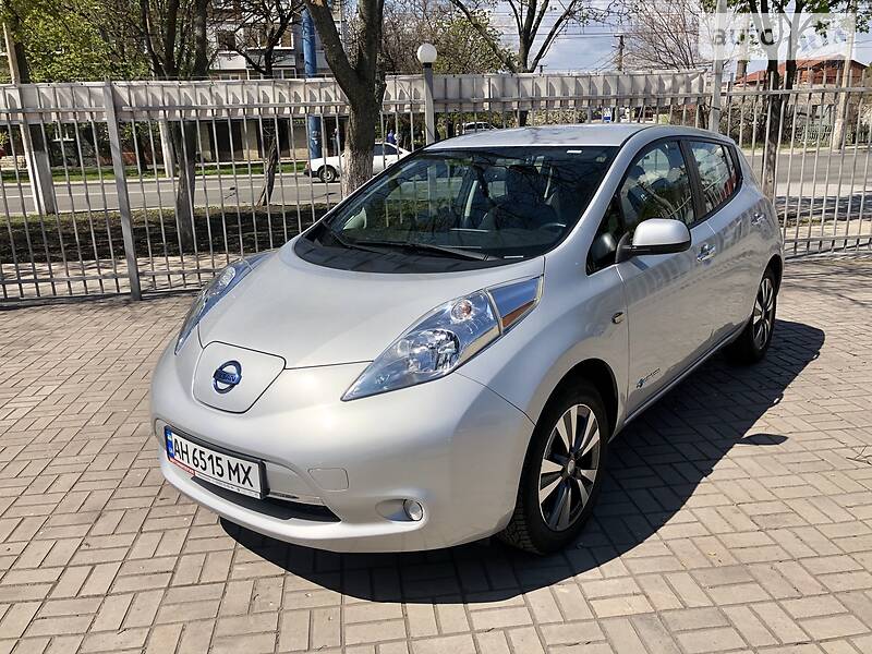 Хэтчбек Nissan Leaf 2015 в Мариуполе