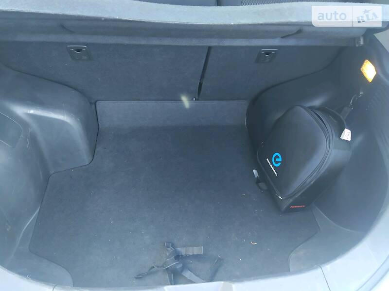 Седан Nissan Leaf 2017 в Львові