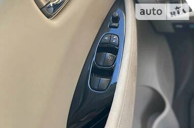 Хетчбек Nissan Leaf 2012 в 