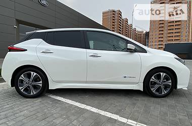 Хетчбек Nissan Leaf 2018 в 
