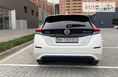 Хетчбек Nissan Leaf 2018 в 