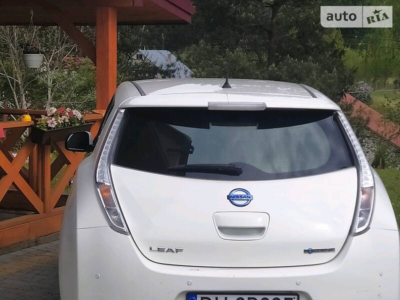 Седан Nissan Leaf 2017 в Львові