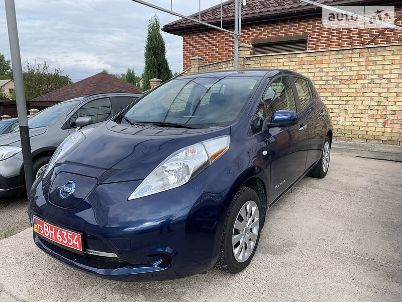 Хетчбек Nissan Leaf 2016 в 