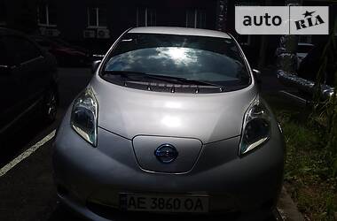 Хетчбек Nissan Leaf 2013 в 