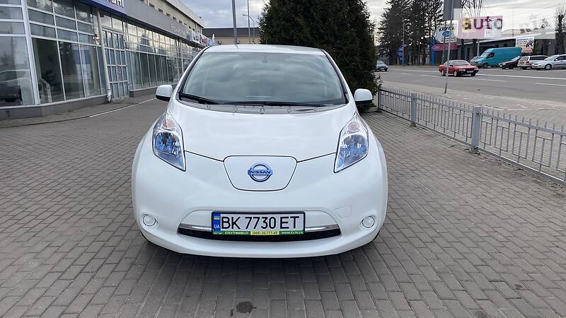 Хетчбек Nissan Leaf 2016 в Києві