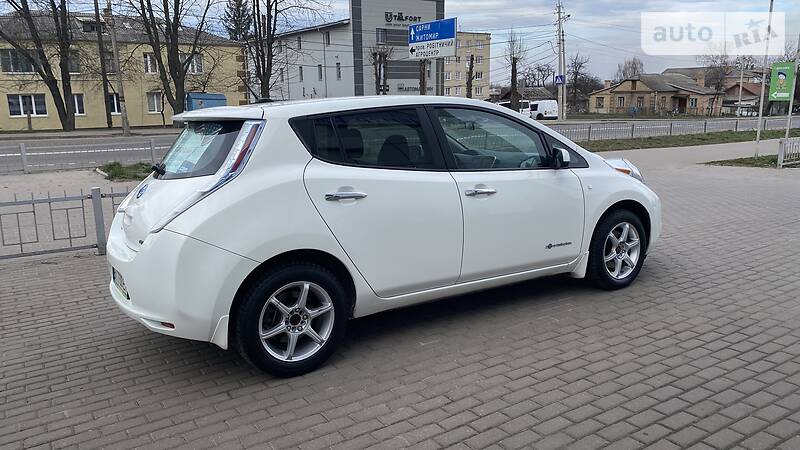Хетчбек Nissan Leaf 2016 в Києві