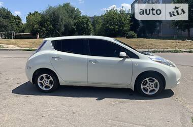 Седан Nissan Leaf 2011 в Кропивницком