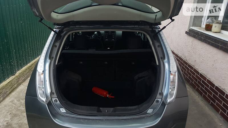Хэтчбек Nissan Leaf 2014 в 