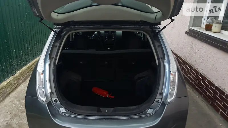 Хэтчбек Nissan Leaf 2014 в 