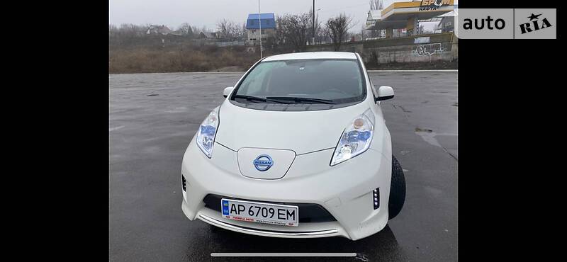 Хэтчбек Nissan Leaf 2014 в Бердянске