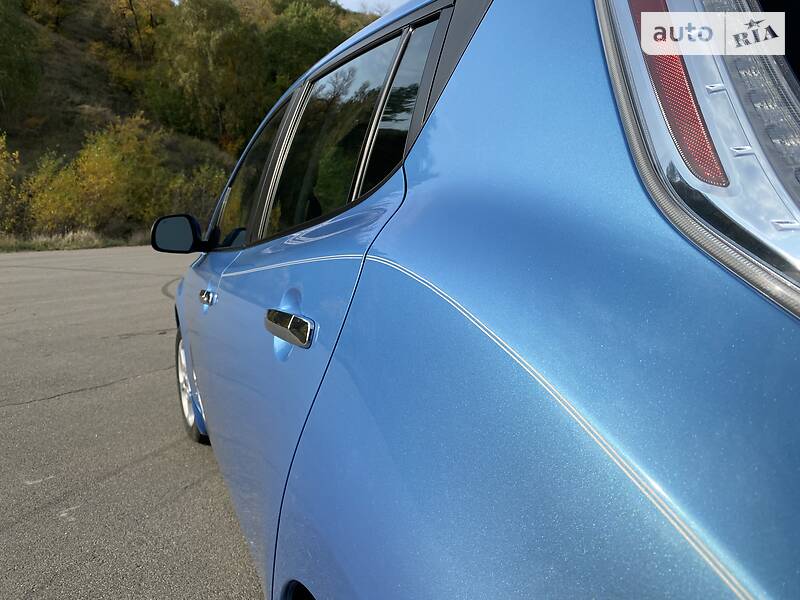 Хетчбек Nissan Leaf 2013 в Вишгороді