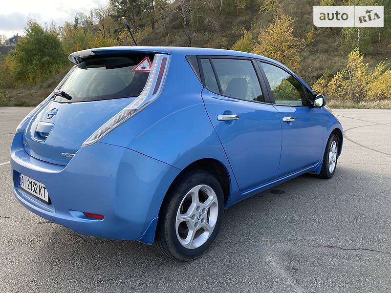 Хетчбек Nissan Leaf 2013 в Вишгороді