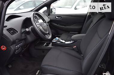 Хетчбек Nissan Leaf 2015 в 