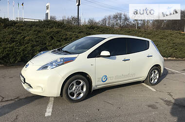 Хэтчбек Nissan Leaf 2011 в Умани